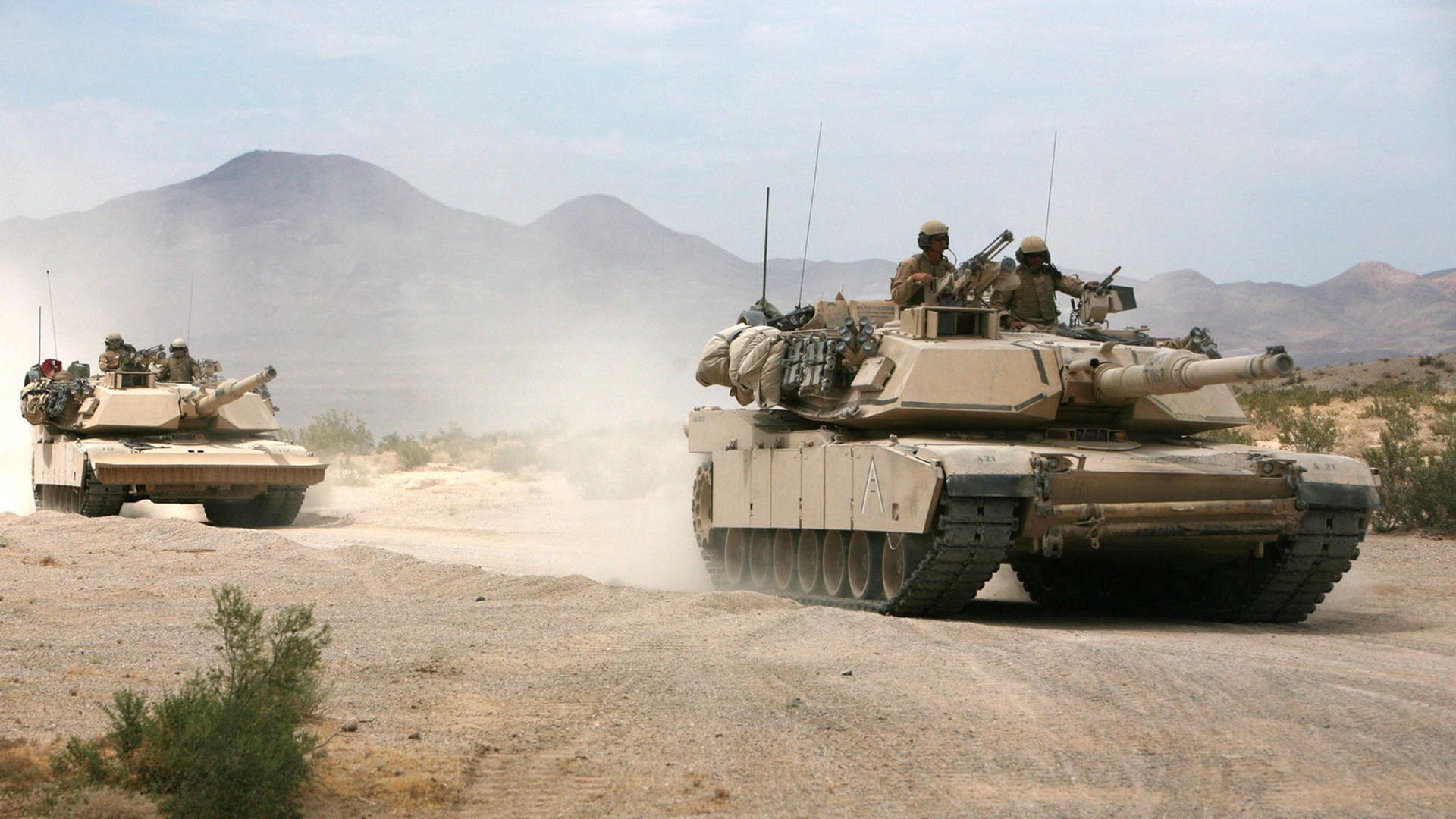 爱游戏体育娱乐-球队是否根据对手中场布防方式决定边锋持球模式，根据防守区域的大小,半场人盯人可分为  第2张